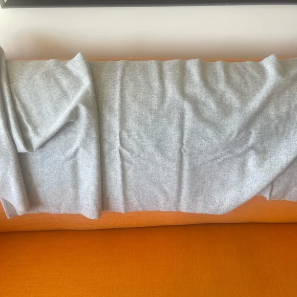 HERMES Gray and Brown Horse reversible SHAWL - Picture 6 of 9